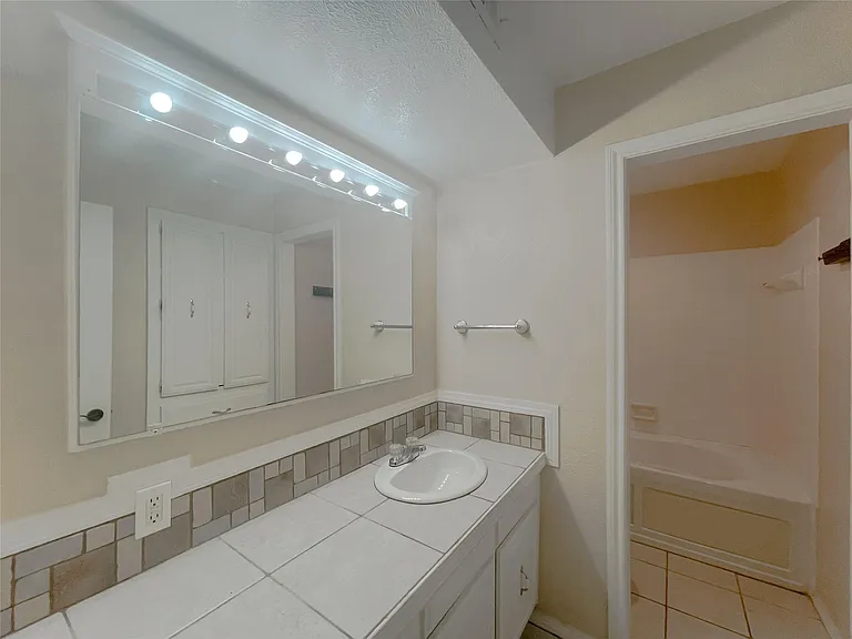8627 N Normandale St — Photo 20