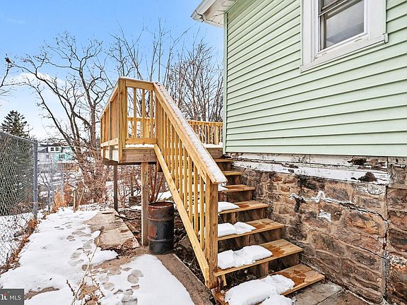 5th image of 40 E Columbia Rd