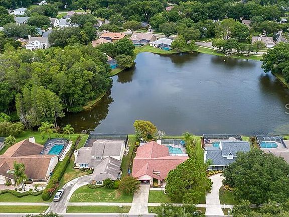 4th image of 15822 Hampton Village Dr