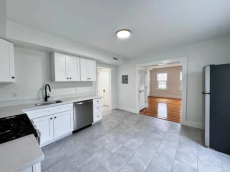 21 Main St #21 — Photo 2