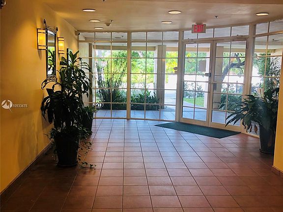 5th image of 601 SW 37th Ave #304