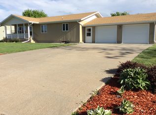 1004 Fairway Dr, Franklin, NE 68939