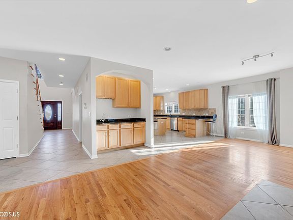 5th image of 23974 N Overhill Dr