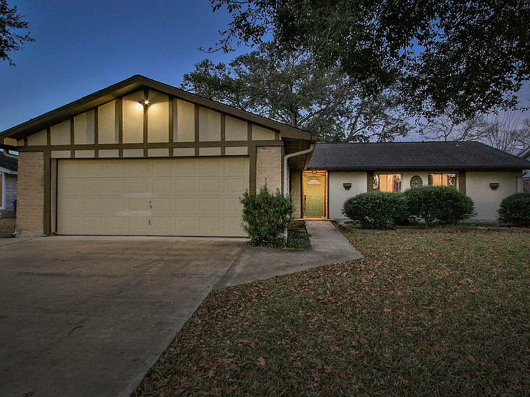16911 Hibiscus Ln — Photo 10