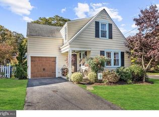 612 Maple Ct, Moorestown, NJ 08057