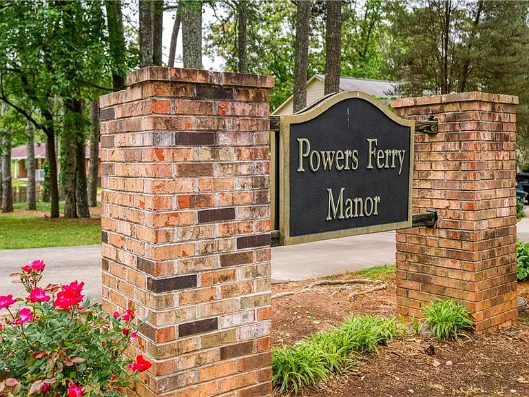 61 Powers Ferry Mnr SE — Photo 1