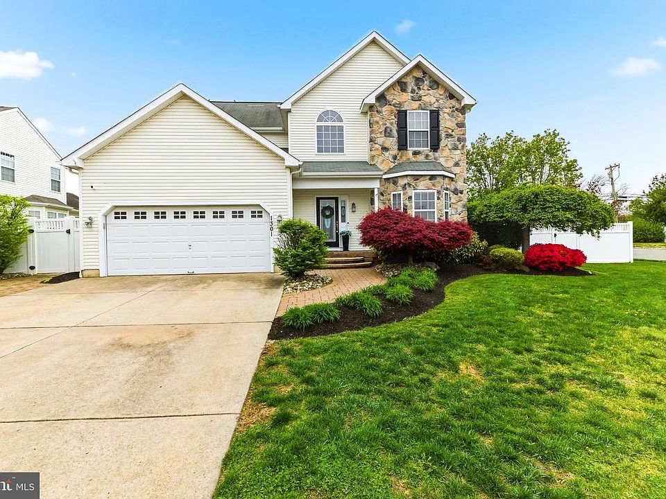1st image of 1301 Sassafras Ln
