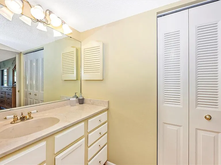 5219 Lake Village Dr #21 — Photo 26