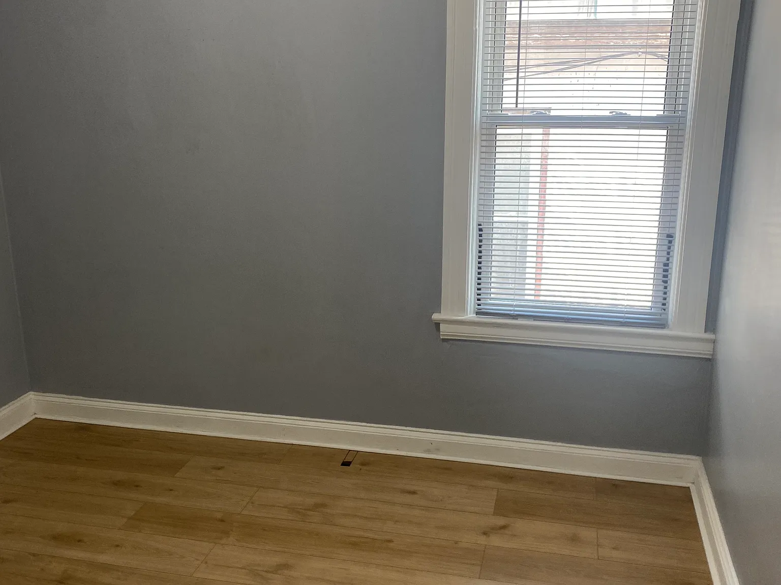 4 bed, 1200 sqft, $1,600 — Photo 2