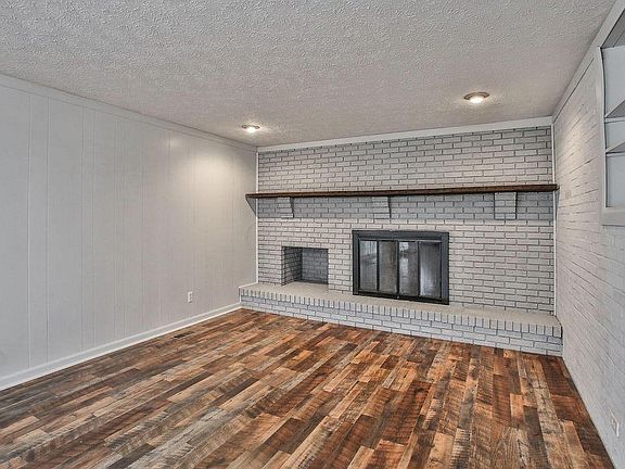 4th image of 1052 Lynwood Ave