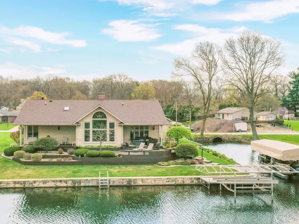 68940 Island Dr, Edwardsburg, MI 49112