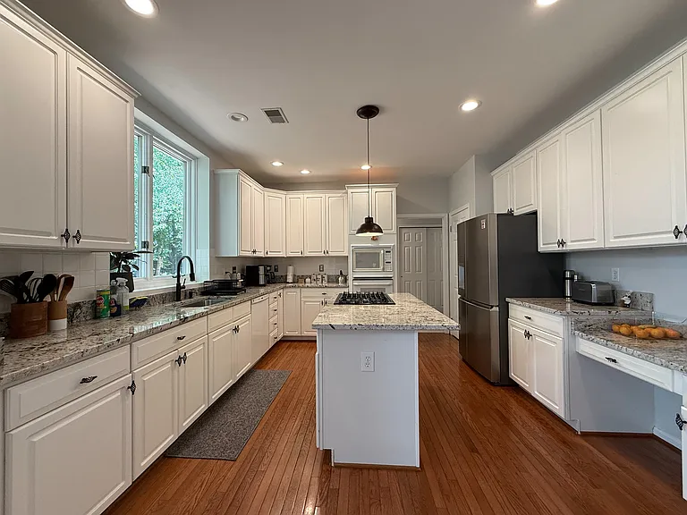 8011 Lions Crest Way — Photo 10