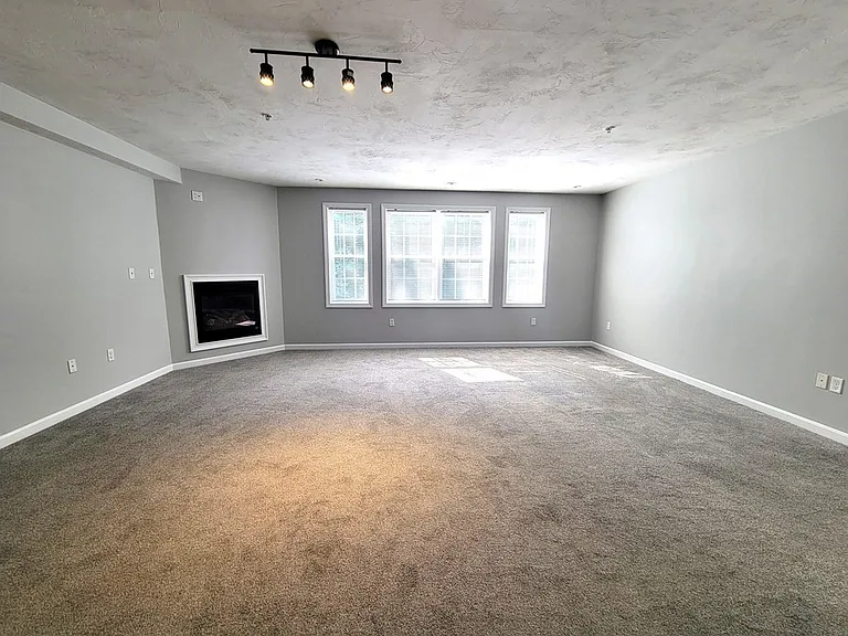 70 Oak Street Ext #3E — Photo 2