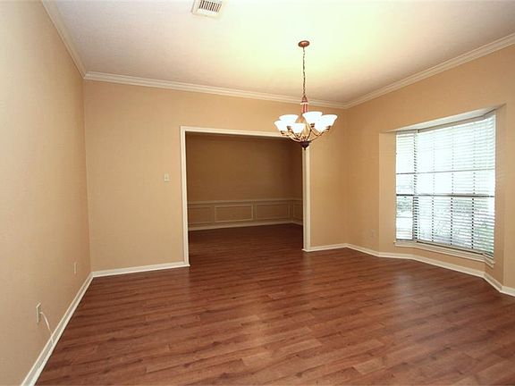 4th image of 3215 Hickory Falls Dr