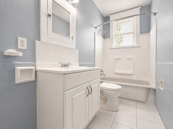 3rd image of 1801 Roanoke Ave #7