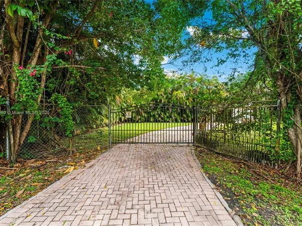 7850 SW 112th St, Pinecrest, FL 33156
