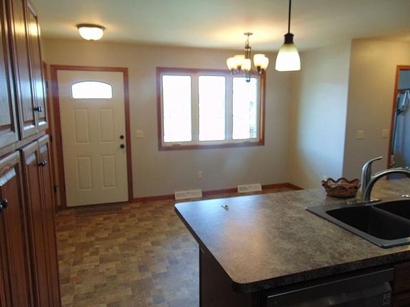 4th image of 1610 Crane Ct