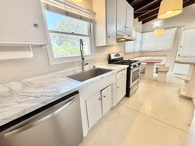 3 bed, 1192 sqft, $3,495 — Photo 2