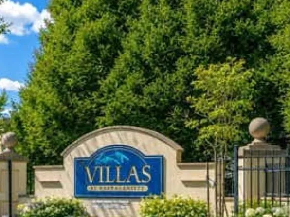 607 Narragansett Villas Dr, Lindenhurst, NY 11757