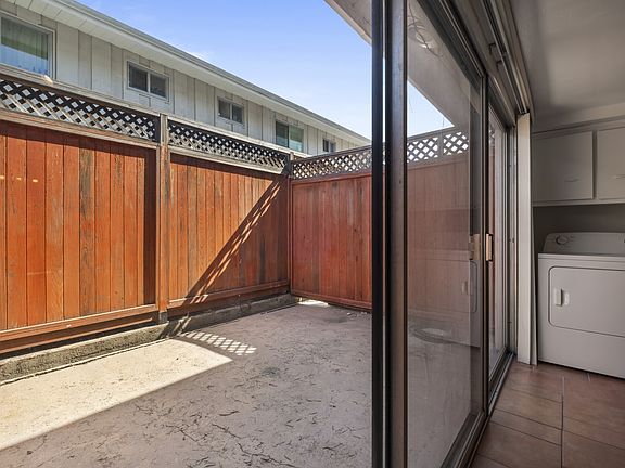 4th image of 4040 Grand View Blvd Unit 25