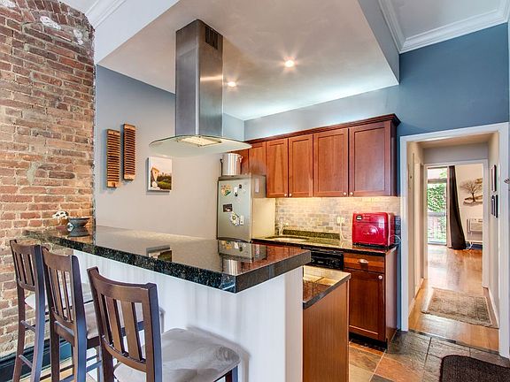 3rd image of 271 W 70th St APT 2W