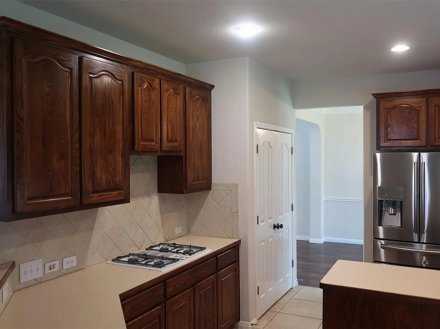 3 bed, 2.5 bath, 2674 sqft, $2,450 — Photo 2