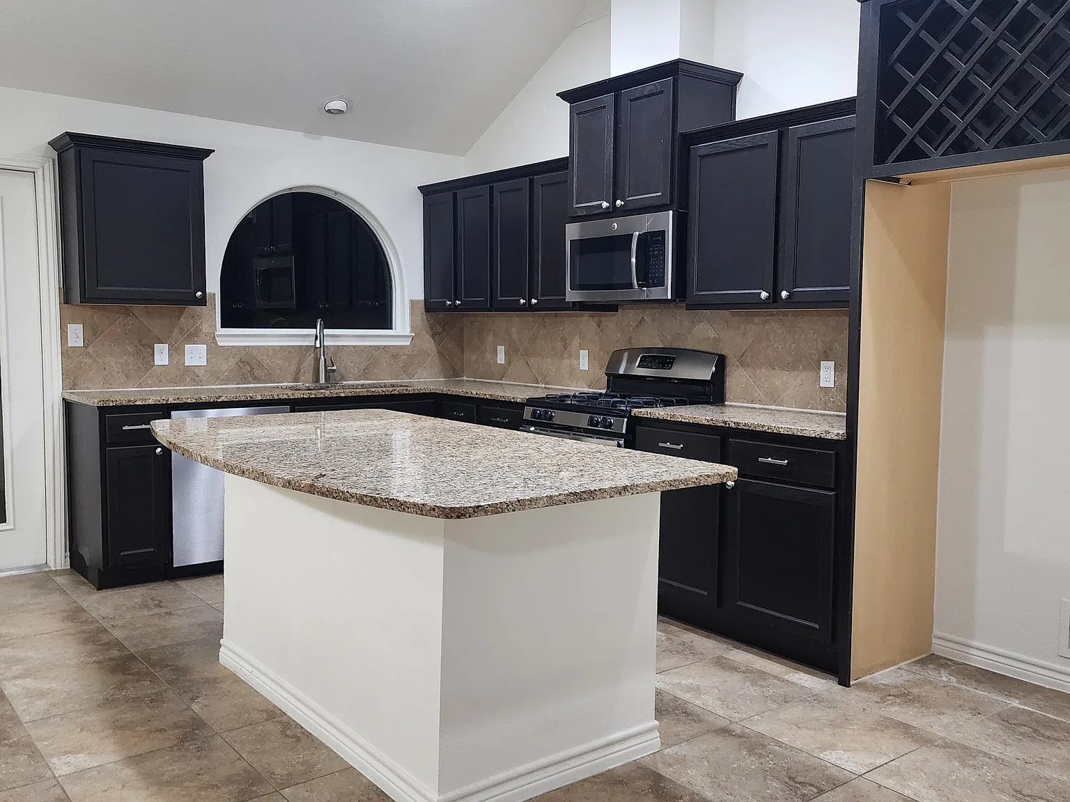 4 bed, 1807 sqft, $2,500 — Photo 4