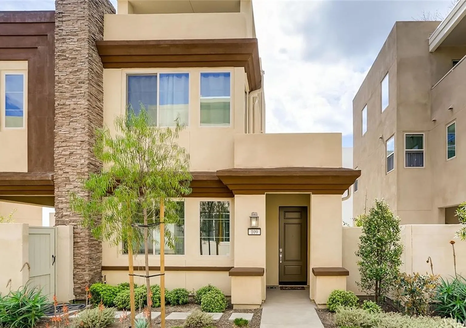 Stunning Tri Level Home in Great Park Community — Photo 1