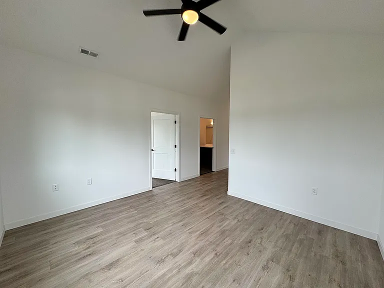 5411 Bashford St #203 — Photo 28