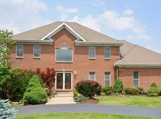 206 Spring Creek Rd, Barrington Hills, IL 60010