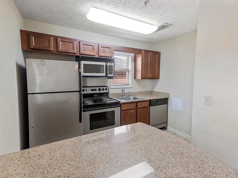 338 W Glenn Ave — Photo 3