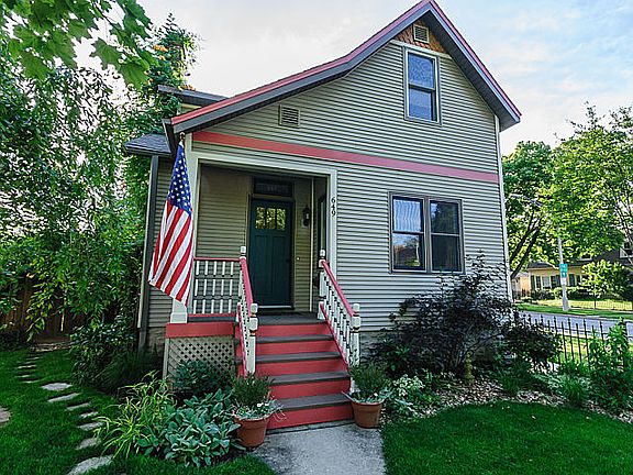 3rd image of 649 Forest Ave