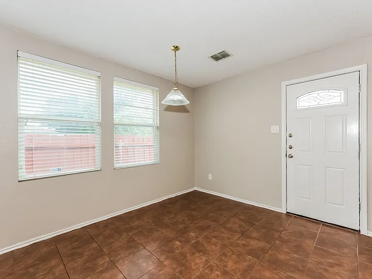 9128 Garden Springs Dr — Photo 6