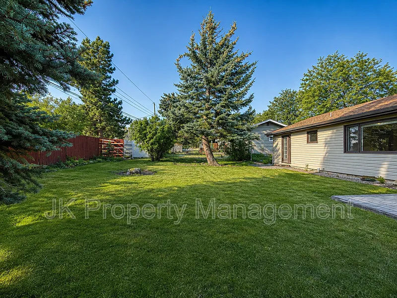 3 bed, 2.0 bath, 1202 sqft, $1,970 — Photo 2
