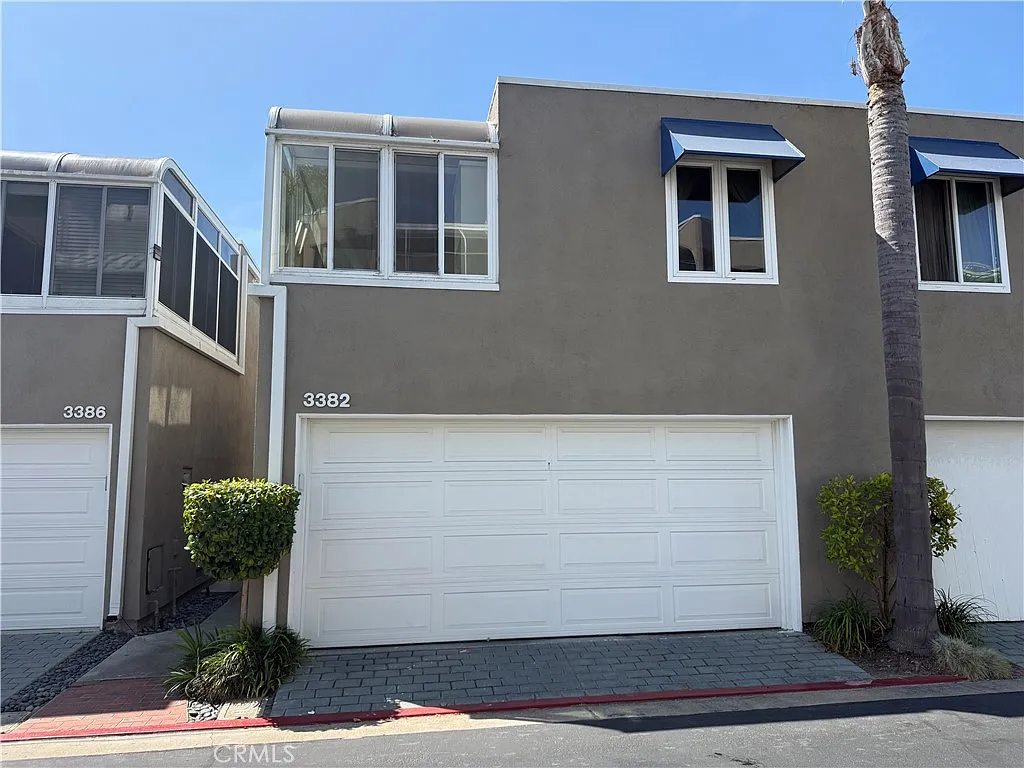 2 bed, 2.5 bath, 1658 sqft, $6,000 — Photo 2
