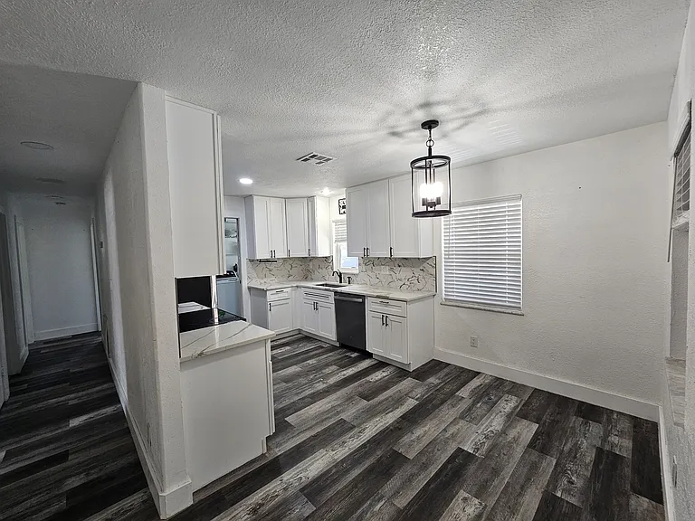 8198 SE 164th Pl — Photo 6