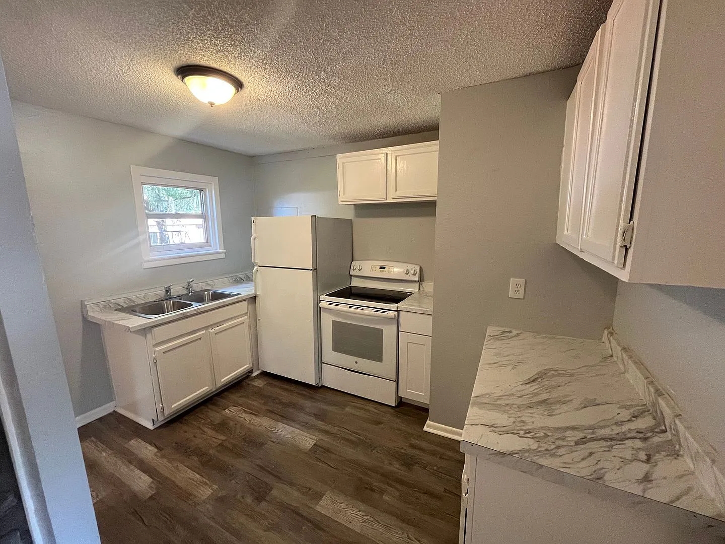Beautiful 3BR/1BA Lakeland Home with Large Backyard & Covered Porch! — Photo 2