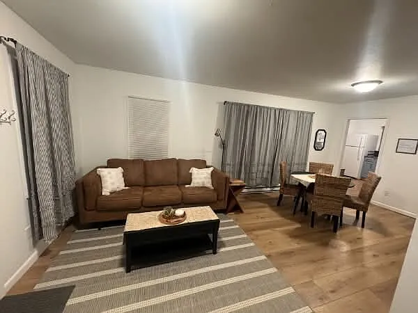 1 bed, 640 sqft, $2,400 — Photo 3