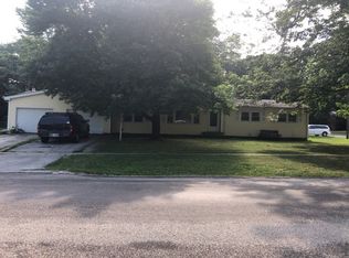 312 S McLean St, Hudson, IL 61748