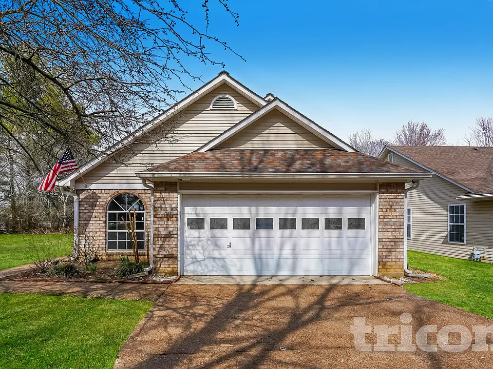 2701 River Bend Dr