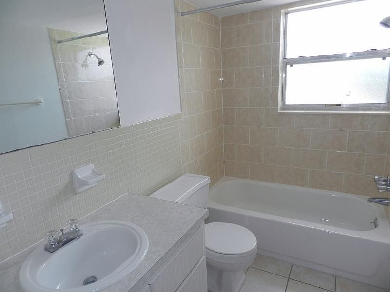 2nd image of 3446 Gardenia Pl APT 206