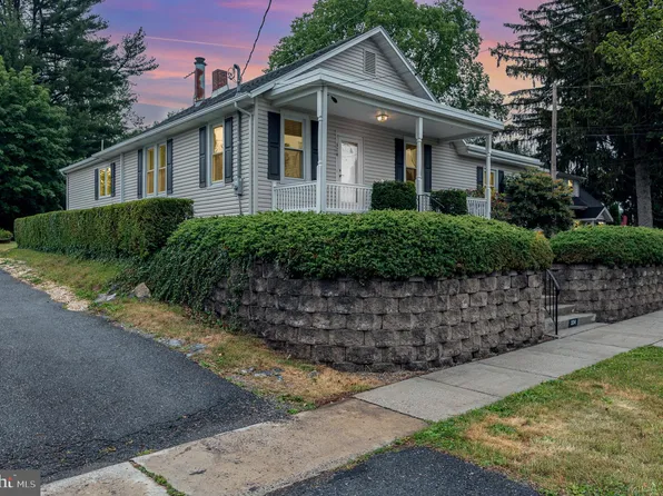 324 Walton St, Lemoyne, PA 17043