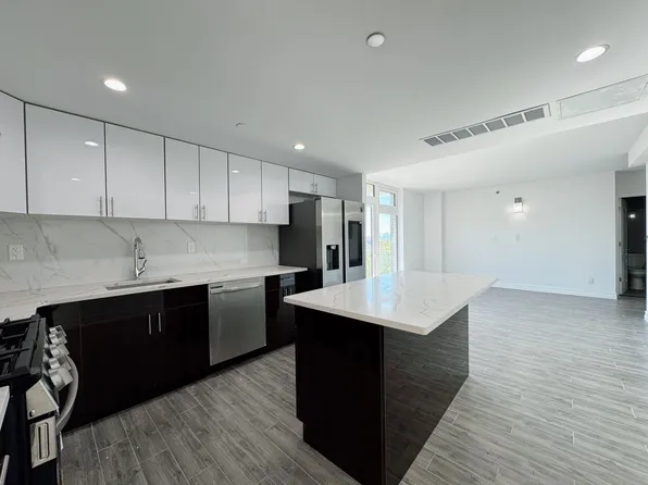 65-18 Austin Street image 3 of 10