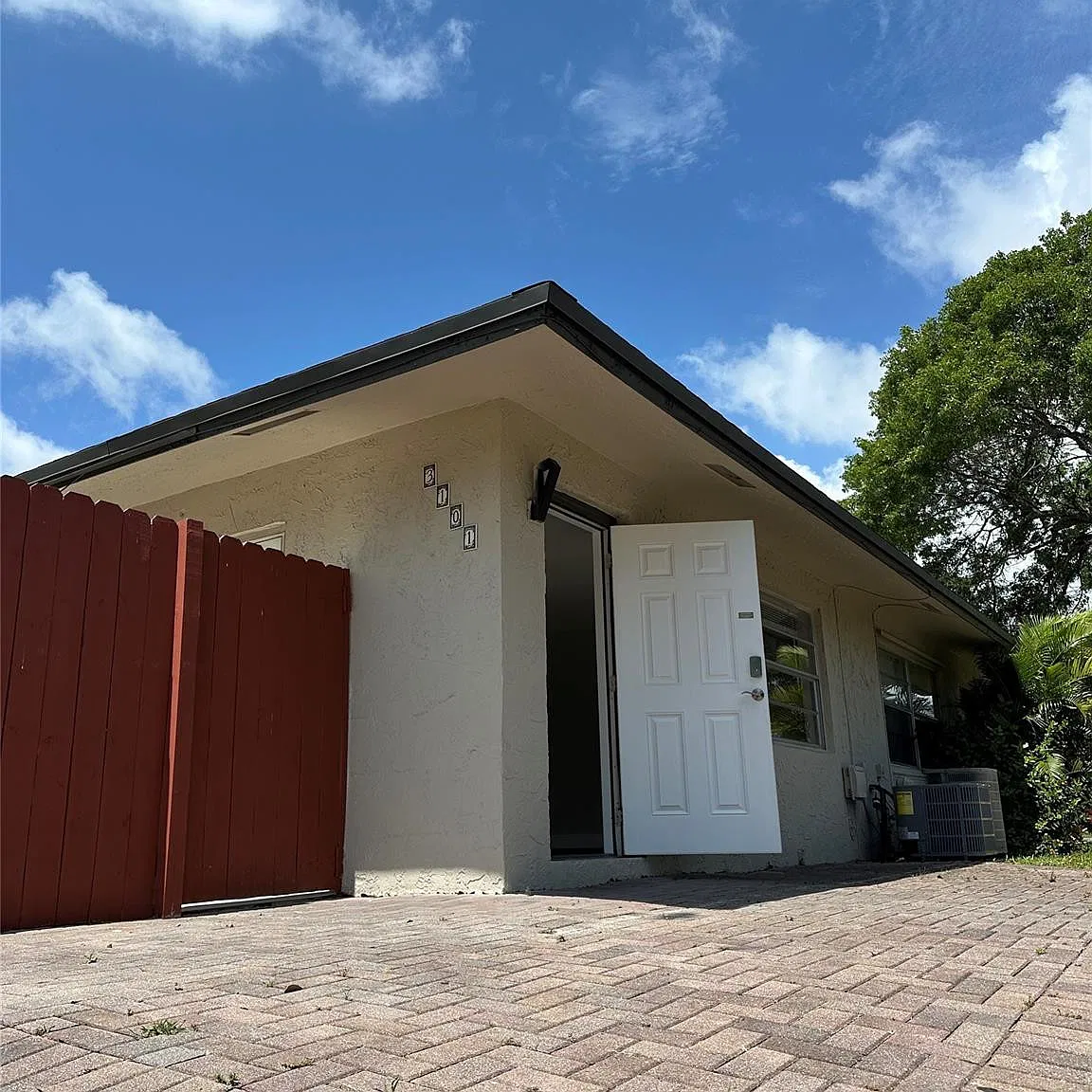 1 bed, 1.0 bath, 680 sqft, $1,700 — Photo 2