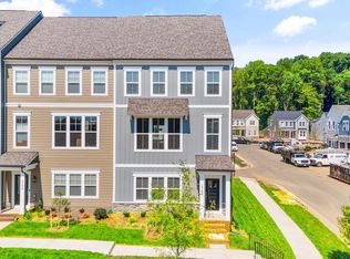 1700 Autumn Maple Leaf Dr, Dumfries, VA 22026