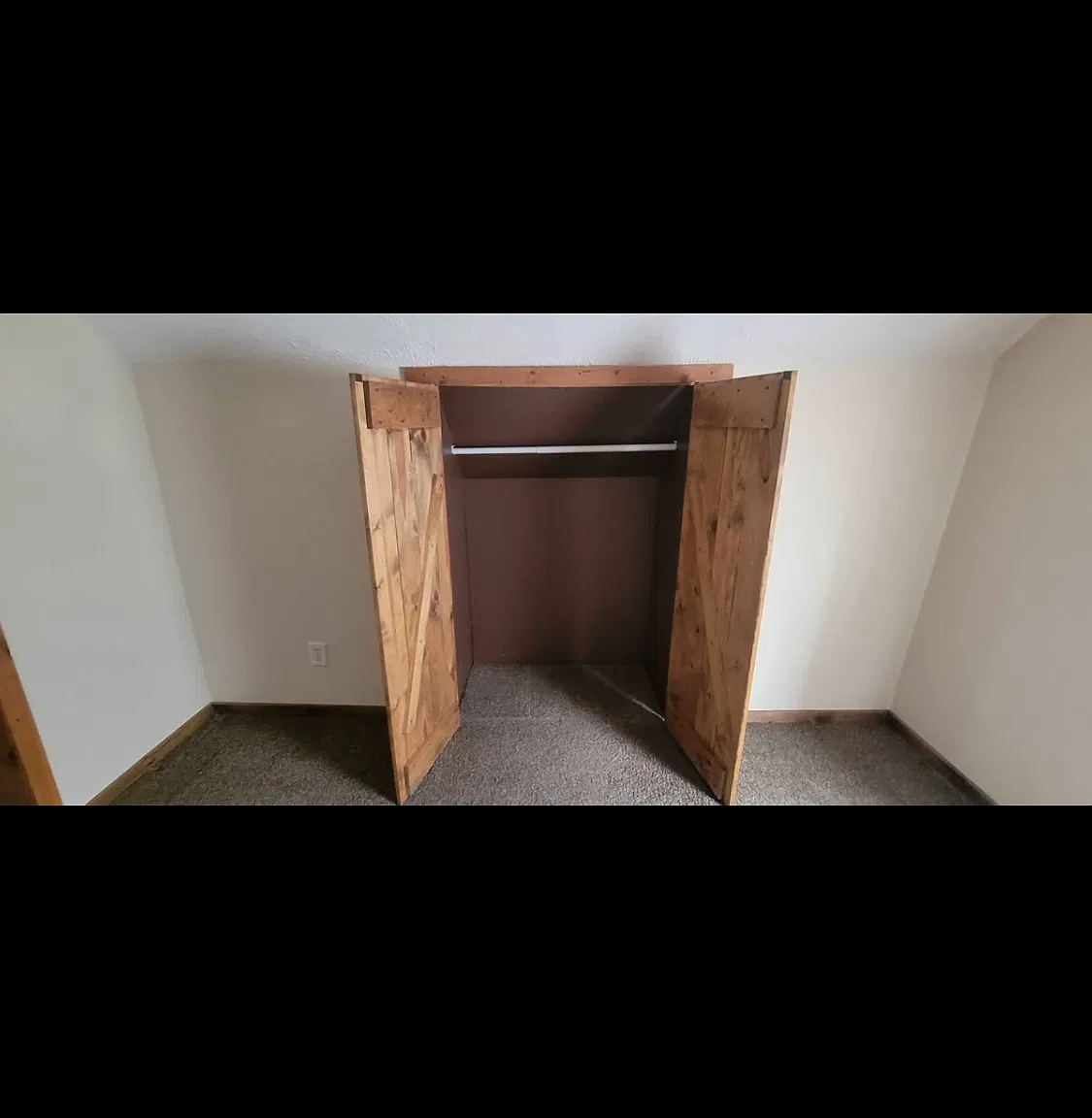 3 bed, 1400 sqft, $1,400 — Photo 1
