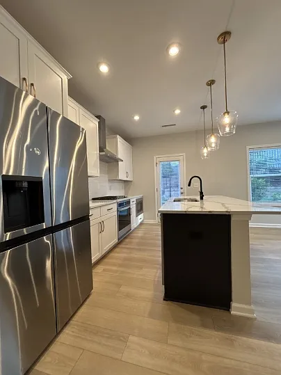 3 bed, 2.5 bath, 1463 sqft, $1,795 — Photo 2