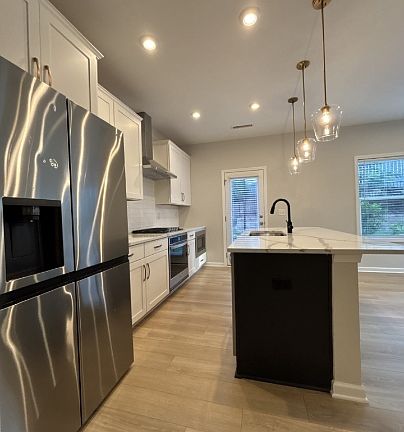 2nd image of 3400 Star View Dr