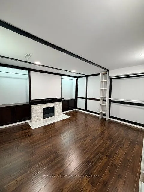 869 Marinet Cres #BASEMENT