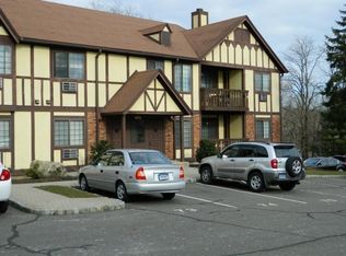 3 Roxbury Ln, Bridgeport, CT 06606